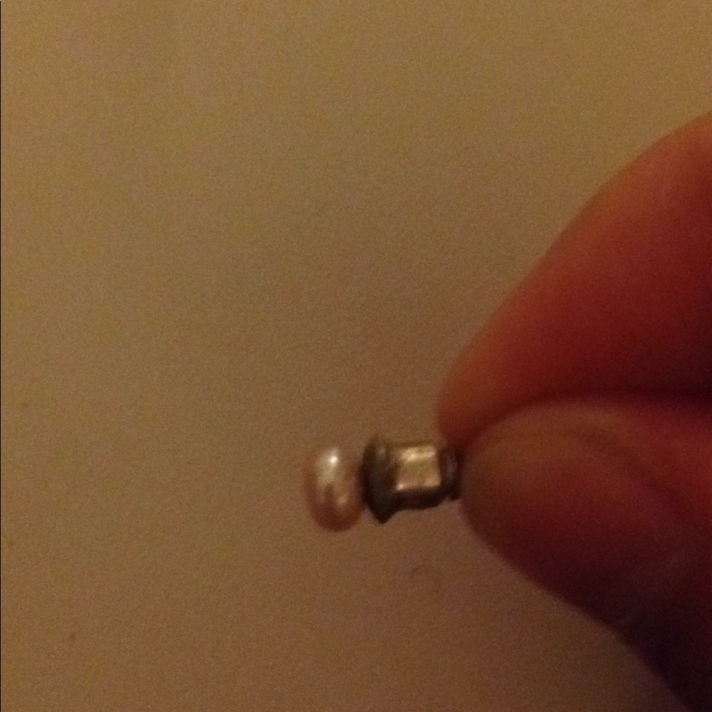 H&M earrings - Picture 2 of 2